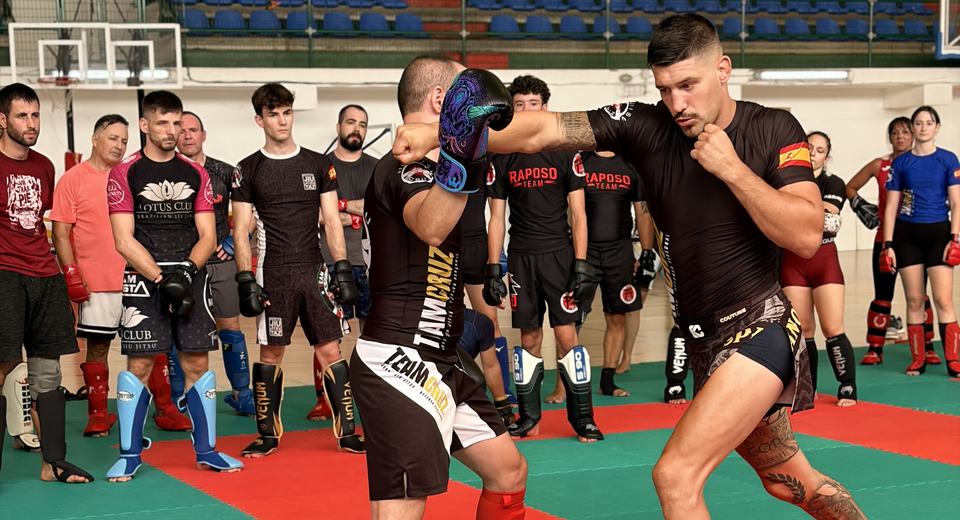 Calatayud entrena con Joel Álvarez: una jornada de aprendizaje junto a la élite de la UFC