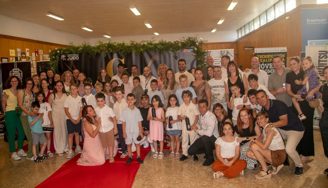 El Team Cruz Calatayud arrasa en la Gala de la Federación con 42 deportistas premiados